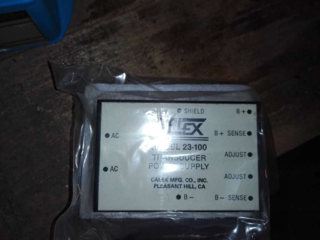 Инвертор 230 на 15 вольт CALEX MODEL 23-100